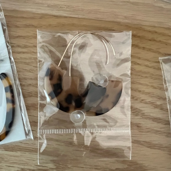 Assorted Tortoise Shell fashion earrings - Picture 7 of 7